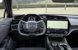 Lexus RZ 450e. Elektryczna nowość