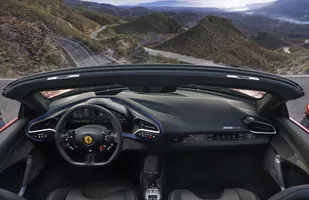 Ferrari 296 GTS. Nowość bez dachu