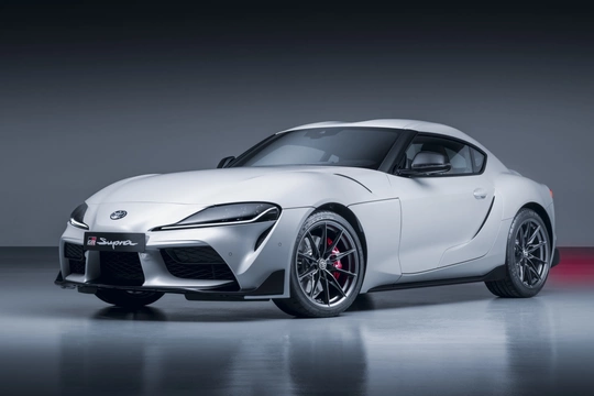 Toyota GR Supra z manualną skrzynią biegów już w Polsce. Ceny