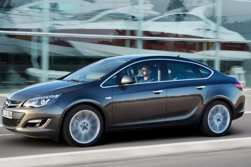 Nowy Opel Astra Sedan