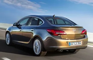 Nowy Opel Astra Sedan. Debiut w Moskwie! — zdjęcie 3