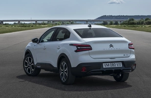 Citroen C4 X. Całkowita nowość