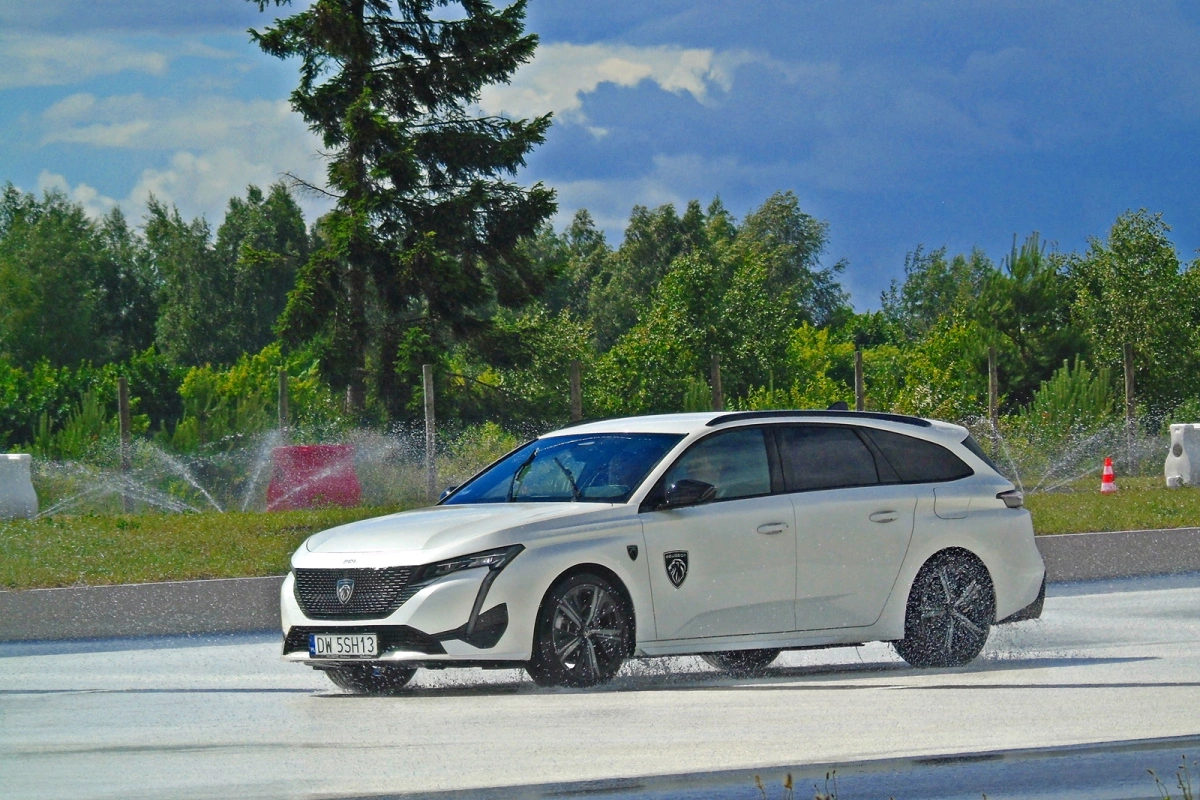 Peugeot 308 SW Hybrid - kolejny etap ewolucji