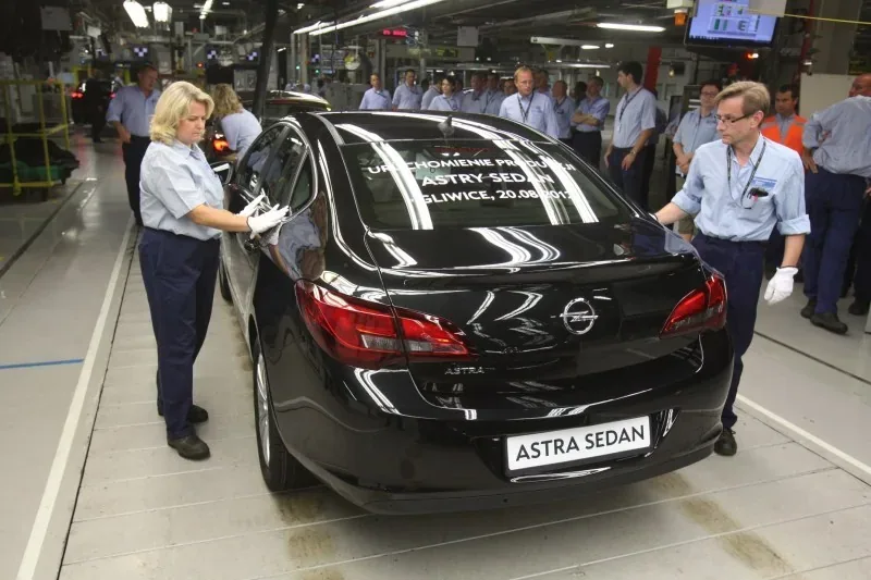 Pierwszy egzemplarz Opla Astry sedan