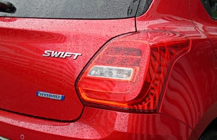 Suzuki Swift Hybrid CVT. Mały i hybrydowy