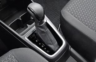 Suzuki Swift Hybrid CVT. Mały i hybrydowy