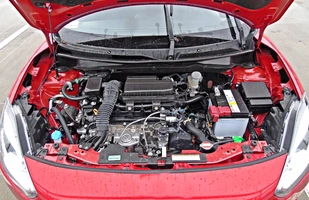 Suzuki Swift Hybrid CVT. Mały i hybrydowy
