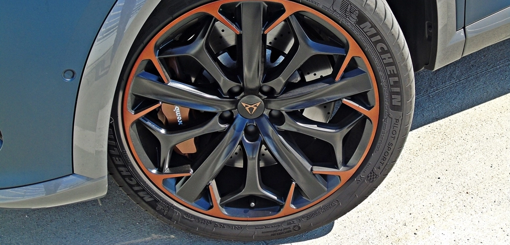 Cupra Formentor VZ 310 KM - sportowiec wszechstronny