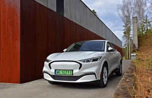 Ford Mustang Mach-E - test specjalnej wersji Frost White