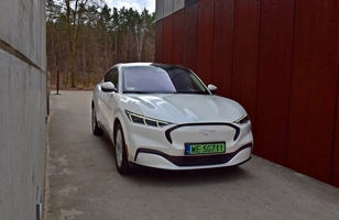 Ford Mustang Mach-E - test specjalnej wersji Frost White