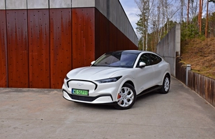 Ford Mustang Mach-E - test specjalnej wersji Frost White