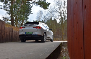 Ford Mustang Mach-E - test specjalnej wersji Frost White