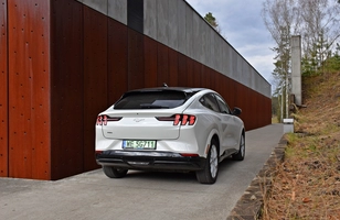 Ford Mustang Mach-E - test specjalnej wersji Frost White
