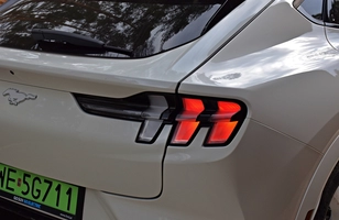 Ford Mustang Mach-E - test specjalnej wersji Frost White