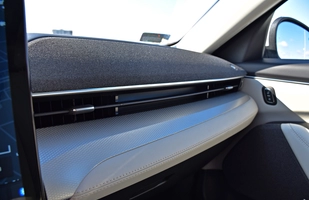 Ford Mustang Mach-E - test specjalnej wersji Frost White