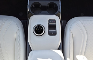 Ford Mustang Mach-E - test specjalnej wersji Frost White