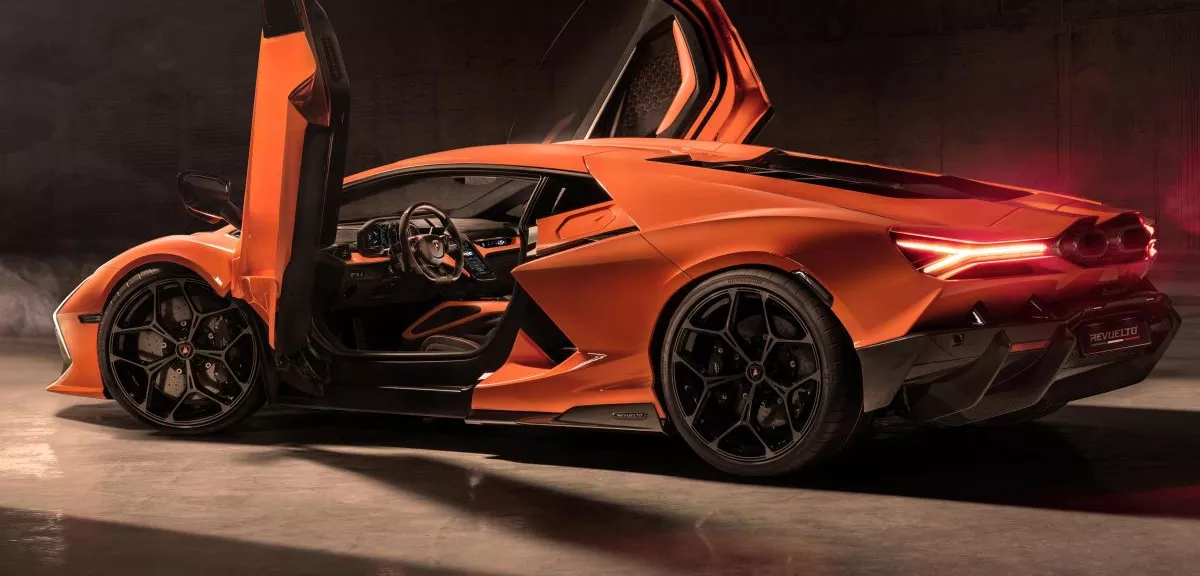 Lamborghini Revuelto