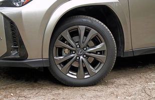 Test: Lexus UX 250h F Sport - istotny, choć prawie niezauważalny lifting