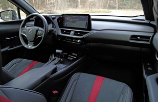 Test: Lexus UX 250h F Sport - istotny, choć prawie niezauważalny lifting