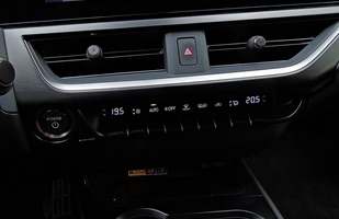 Test: Lexus UX 250h F Sport - istotny, choć prawie niezauważalny lifting