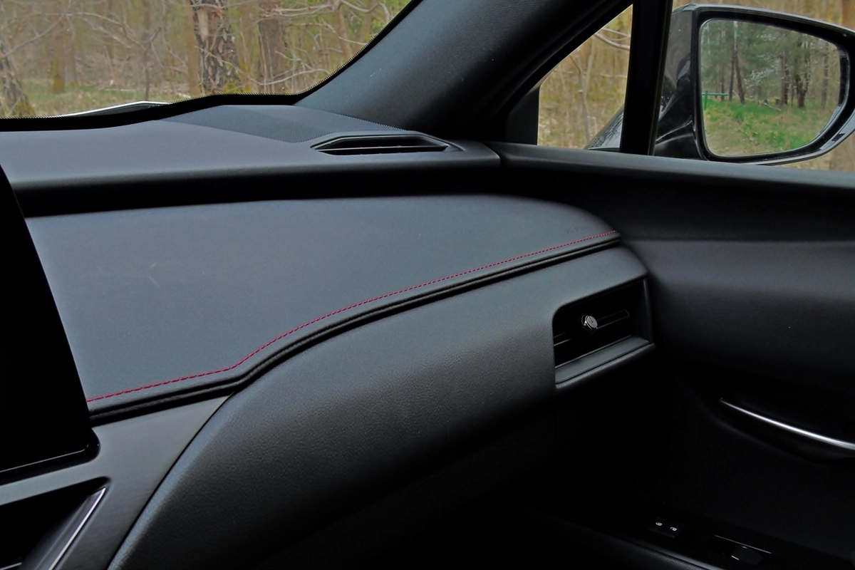 Test: Lexus UX 250h F Sport - istotny, choć prawie niezauważalny lifting