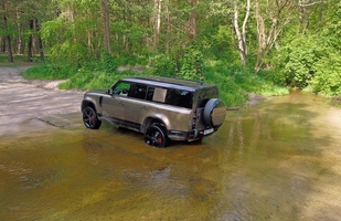 TEST: Nowy Land Rover Defender 130 D300 - ile cech poprzednika zachował?