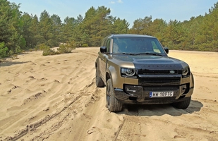 TEST: Nowy Land Rover Defender 130 D300 - ile cech poprzednika zachował?