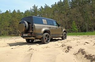 TEST: Nowy Land Rover Defender 130 D300 - ile cech poprzednika zachował?