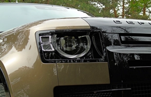 TEST: Nowy Land Rover Defender 130 D300 - ile cech poprzednika zachował?