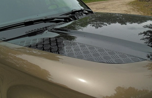 TEST: Nowy Land Rover Defender 130 D300 - ile cech poprzednika zachował?