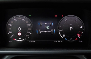 TEST: Nowy Land Rover Defender 130 D300 - ile cech poprzednika zachował?