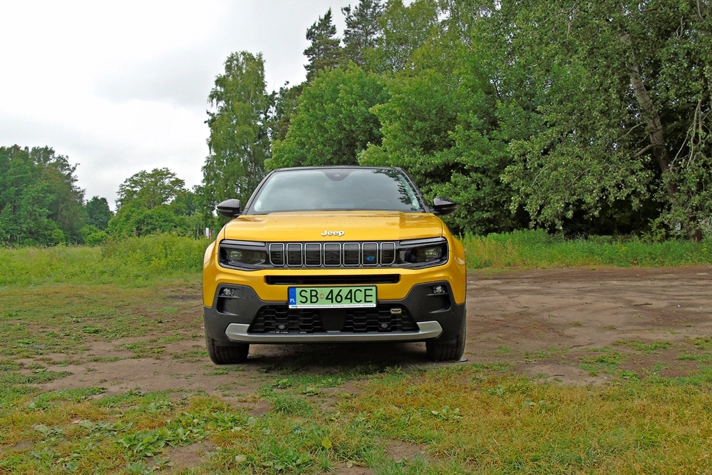 TEST: Jeep Avenger - sprawdziliśmy wersję elektryczną i spalinową