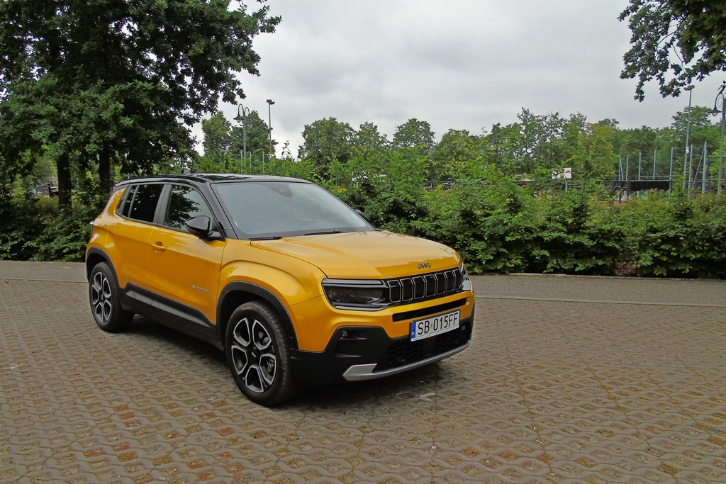 TEST: Jeep Avenger - sprawdziliśmy wersję elektryczną i spalinową