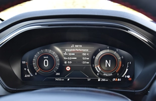 Wirtualne zegary wyświetlają zaawansowane dane dotyczące pojazdu