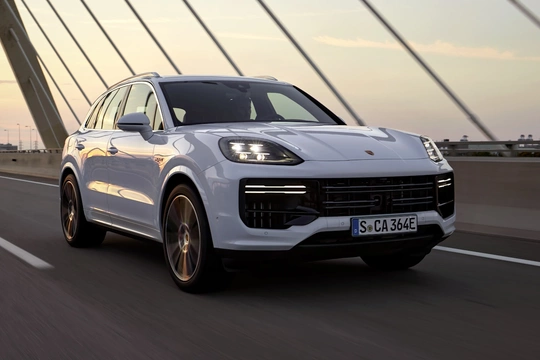 Porsche Cayenne Turbo E-Hybrid. Tak mocnego nie było!