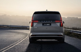 Volvo EM90. Bliźniaczy model Zeekr 009