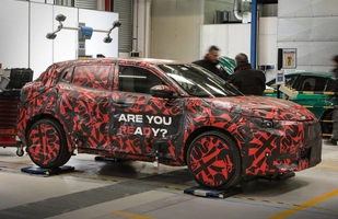 Alfa Romeo Milano na ostatniej prostej