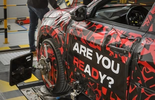 Alfa Romeo Milano na ostatniej prostej