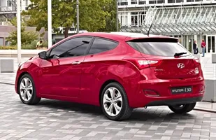 Hyundai i30 w wersji trzydrzwiowej — zdjęcie 2