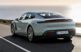 Porsche Taycan po liftingu. Mocniejsze i z większym zasięgiem