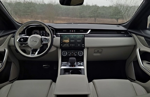 Jaguar F-Pace P250 SE – wystarczająco drapieżny?