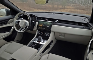 Jaguar F-Pace P250 SE – wystarczająco drapieżny?