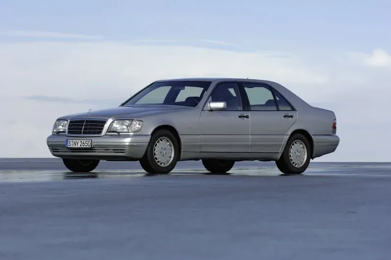 W140 to wygodne auto. Stylistyka nie każdemu przypadnie jednak do gustu.