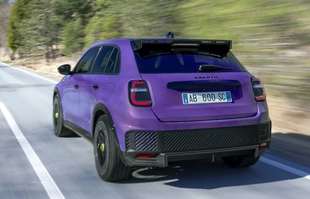 Abarth 600e na pierwszych zdjęciach