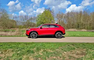 Honda HR-V e:HEV – udany przykład pójścia na przekór