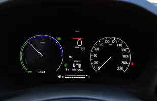 Honda HR-V e:HEV – udany przykład pójścia na przekór