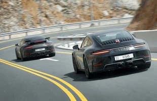 Porsche 911 z napędem hybrydowym nadjeżdża
