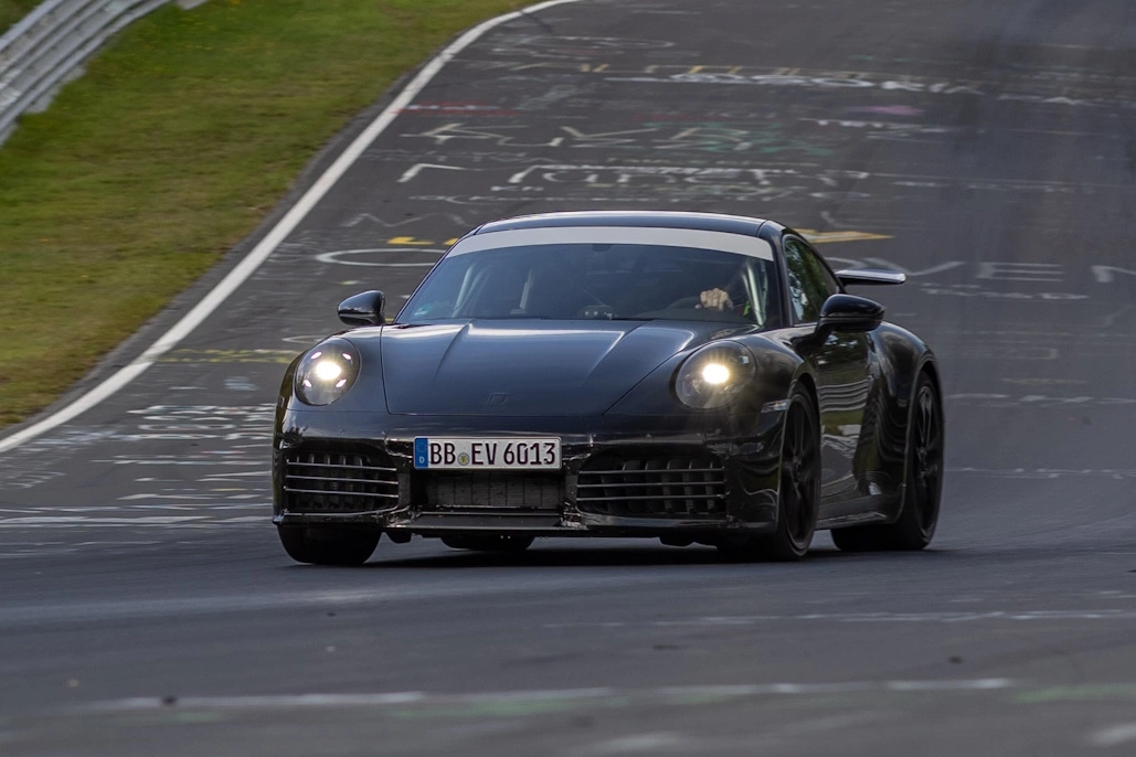 Porsche 911 z napędem hybrydowym nadjeżdża