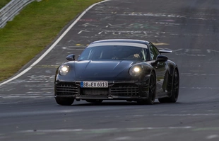 Porsche 911 z napędem hybrydowym nadjeżdża