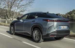 Lexus RZ z nowym elektrycznym napędem